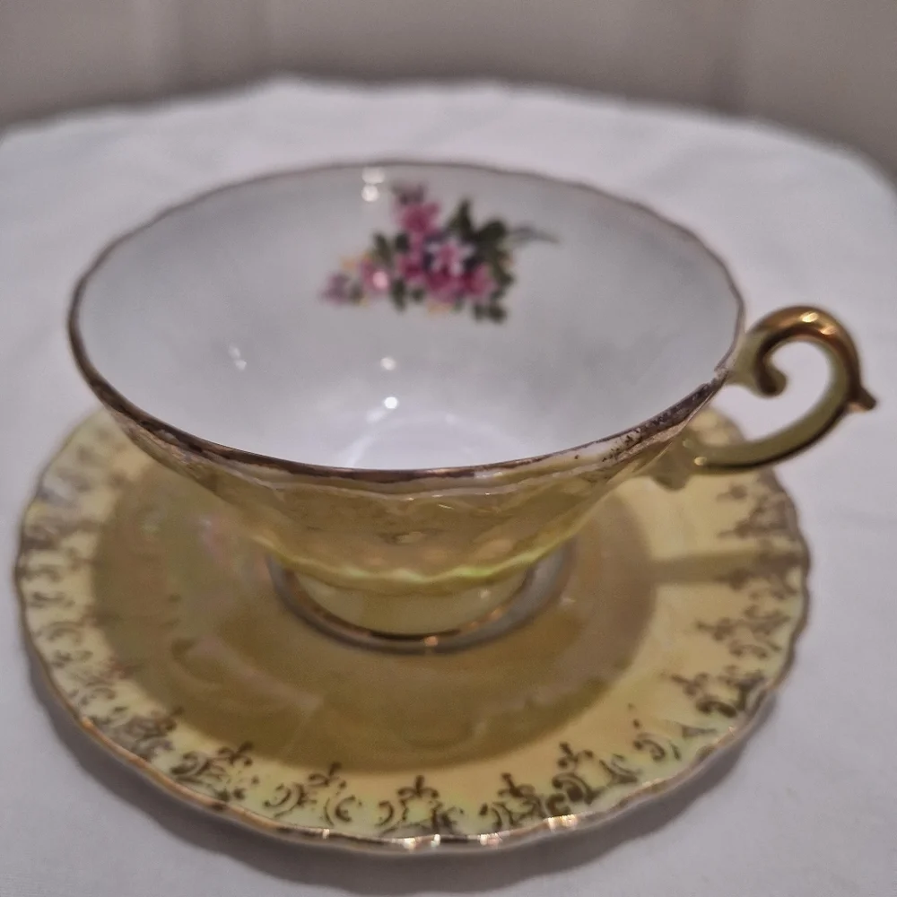 Trimont Ware Japan,and Vintage Daffodils, Cup &  Saucers